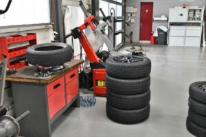 Garage_Joerg_Reifenservice_2-900-600-80-c Reifenservice bei der Garage Jörg AG Weesen