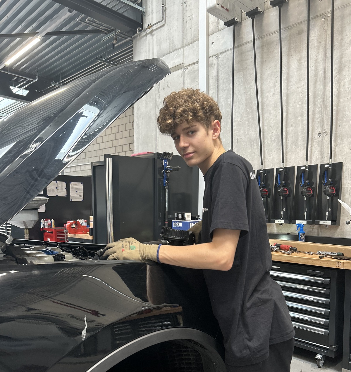 Malik Wettstein – Automobilmechatroniker i.A., Garage Jörg AG in Weesen