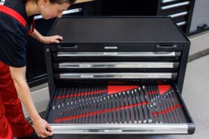 Werkstatt : Service 7 Servicearbeiten in der Werkstatt der Garage Jörg AG Weesen