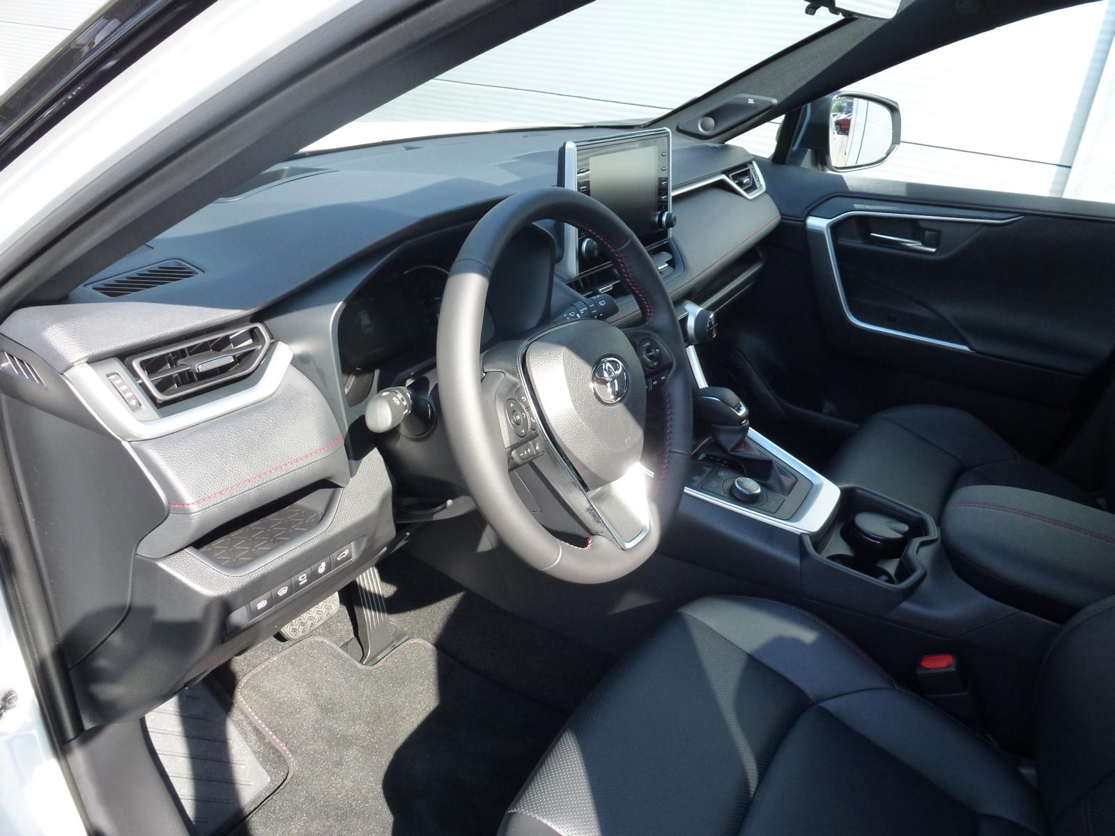 RAV 4 Plug in 5